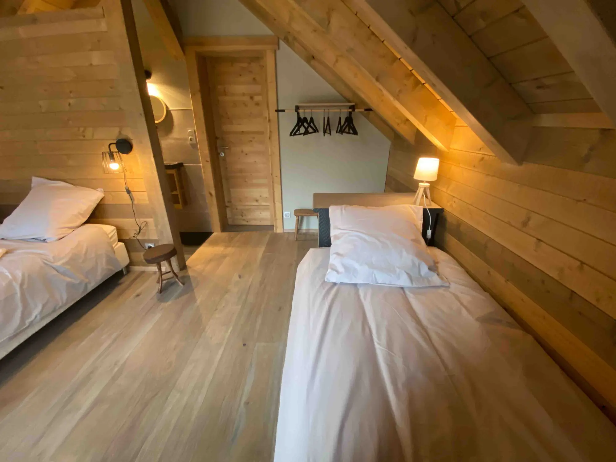 The chalet's children's bedroom with single beds under the eaves