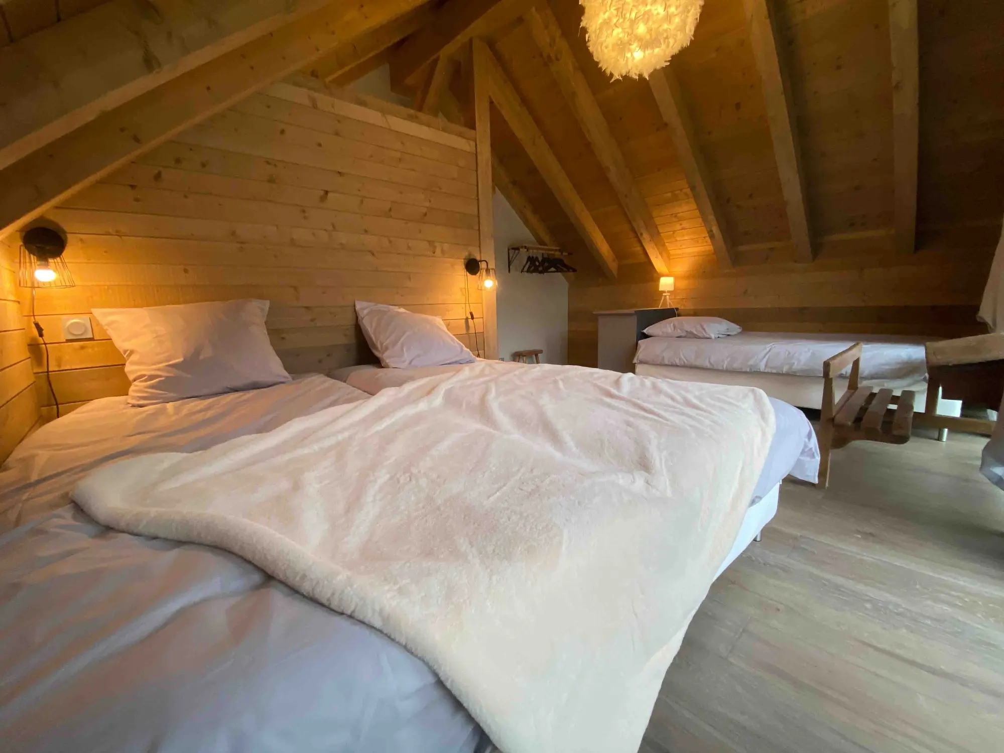 The chalet's children's bedroom with single beds under the eaves