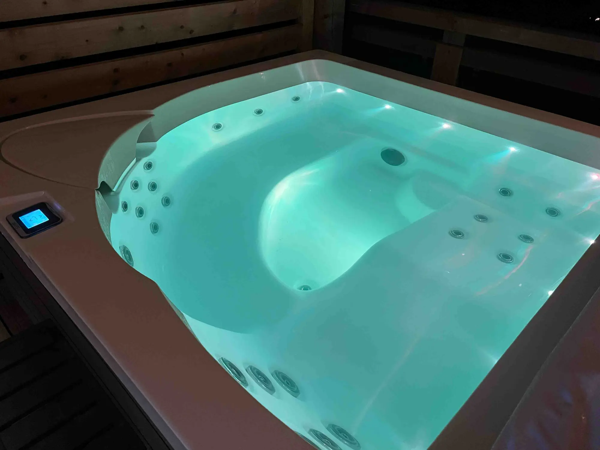 Outdoor hot tub facing the Vosges mountains
