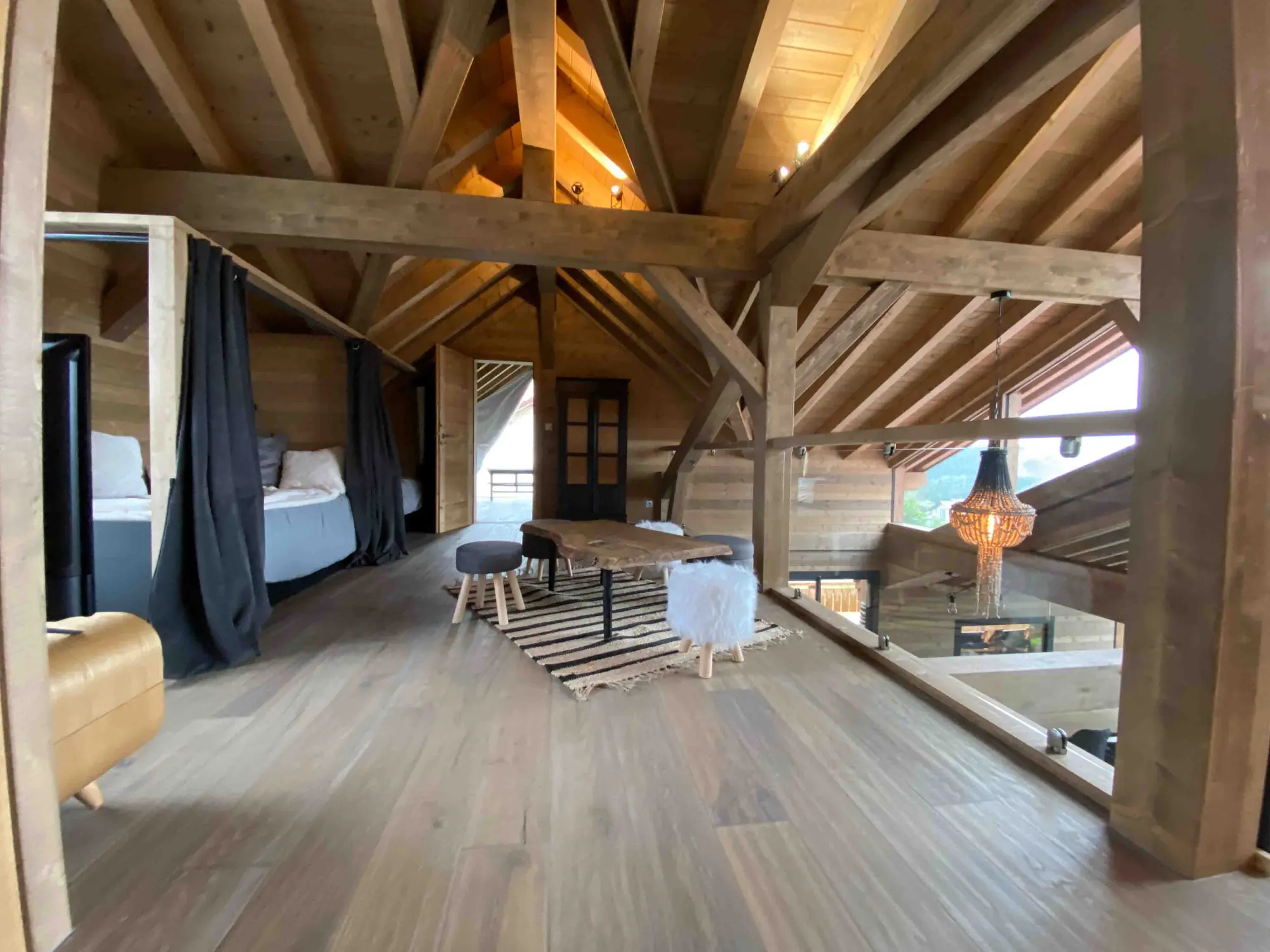 Mezzanine open onto the chalet's living space