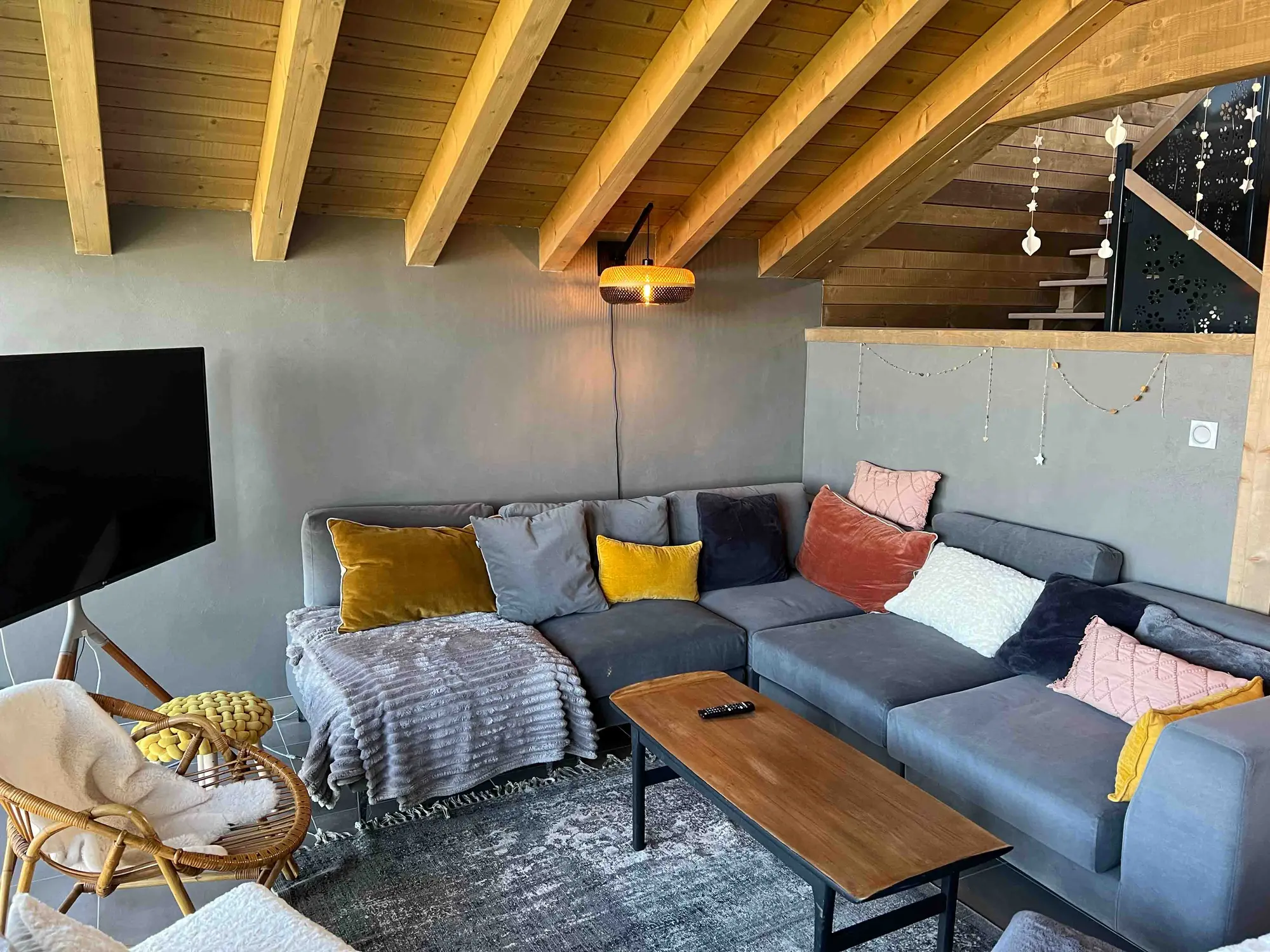 Chalet living room with corner sofa and exposed timber frame