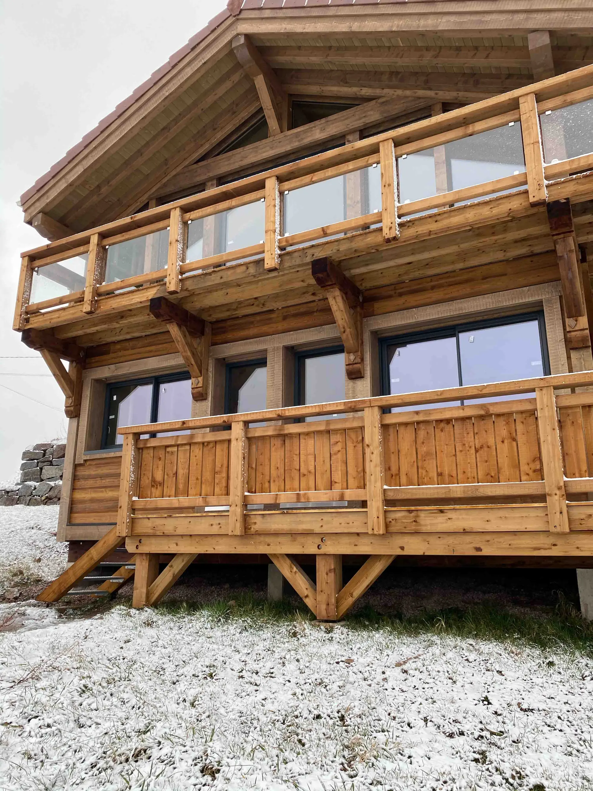 Timber facade and balconies of Le Flocon du Lac chalet
